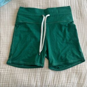 Vuori halo material biker shorts